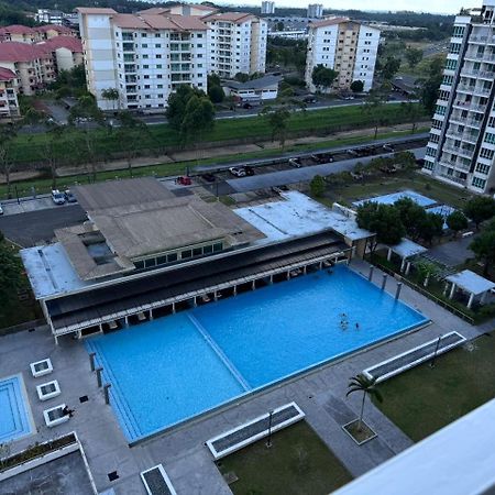 Sandakan Spacious And Comfortable Pool View Condo エクステリア 写真